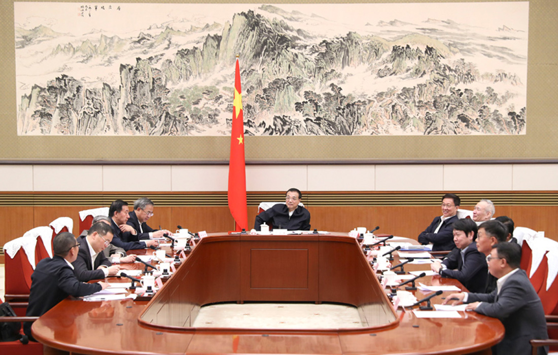 2019年11月12日，taptap点点体育股份董事长温志芬等企业家代表出席经济形势专家和企业家座谈会并发言。